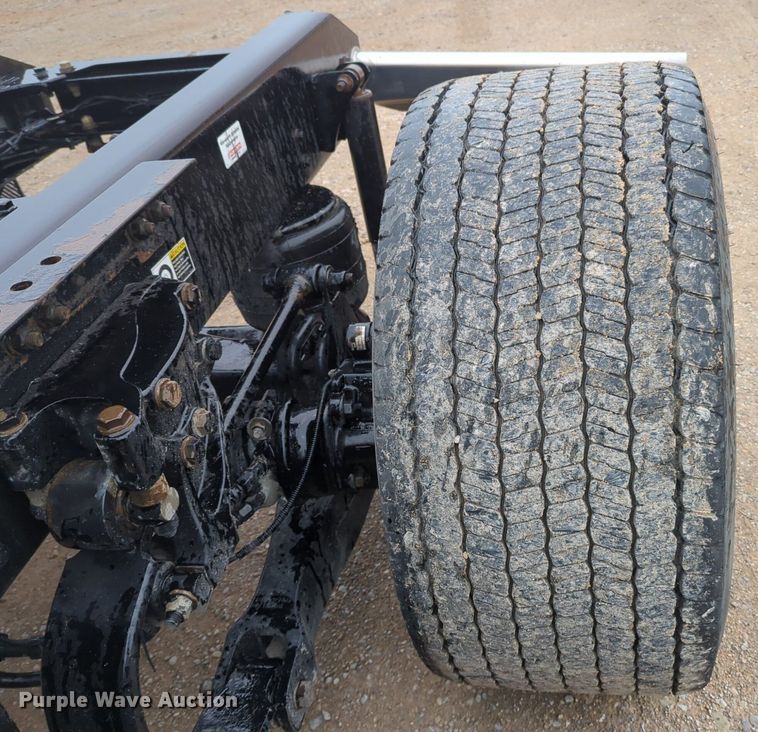 image for item NG9827 2020 Kenworth T680 semi truck