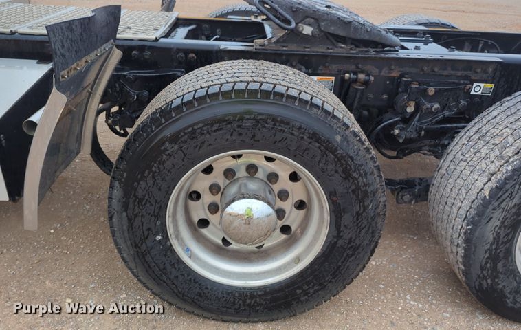 image for item NG9827 2020 Kenworth T680 semi truck