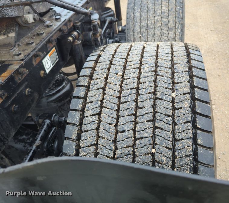 image for item NG9827 2020 Kenworth T680 semi truck