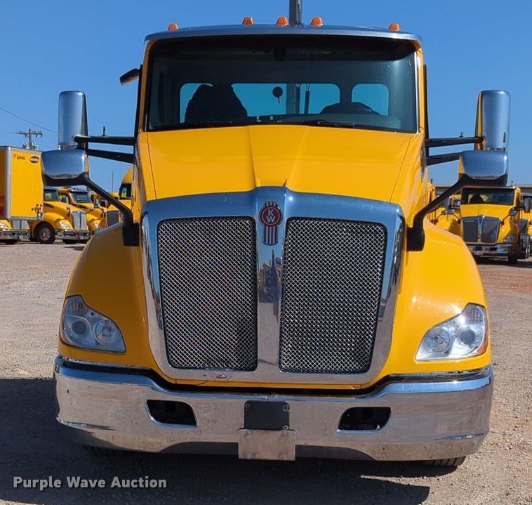 image for item NG9832 2020 Kenworth  T680 semi truck