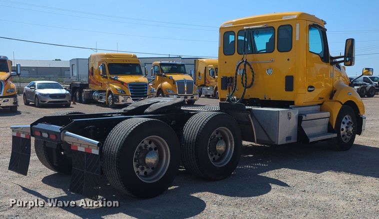 image for item NG9832 2020 Kenworth  T680 semi truck