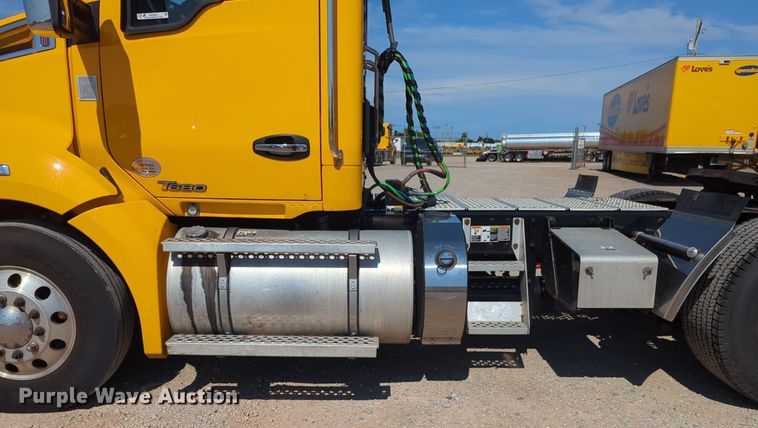 image for item NG9832 2020 Kenworth  T680 semi truck