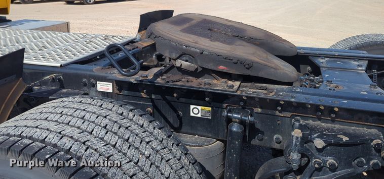 image for item NG9832 2020 Kenworth  T680 semi truck