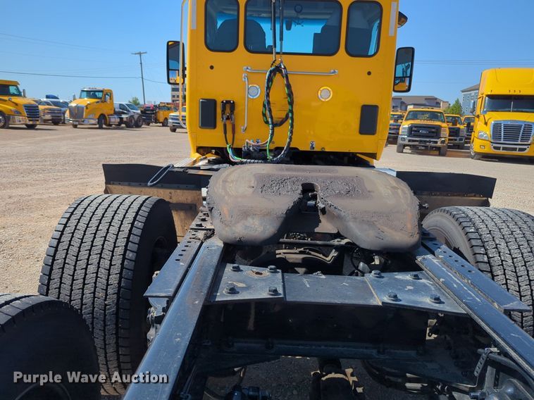 image for item NG9832 2020 Kenworth  T680 semi truck