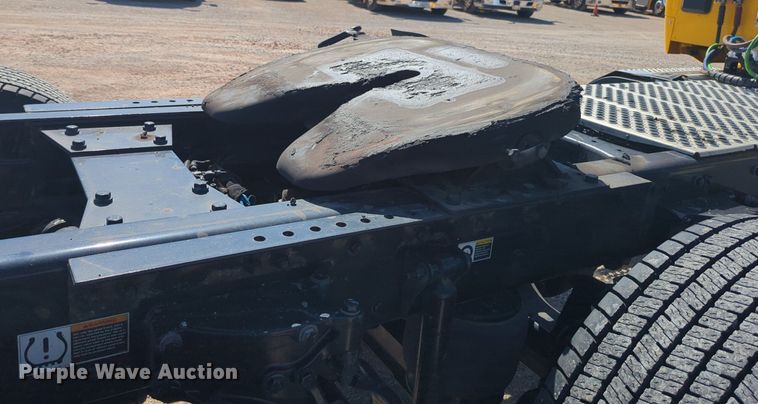 image for item NG9832 2020 Kenworth  T680 semi truck