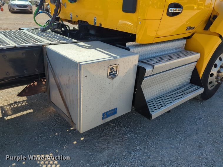 image for item NG9832 2020 Kenworth  T680 semi truck