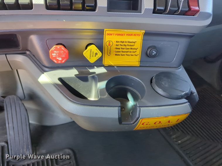 image for item NG9832 2020 Kenworth  T680 semi truck