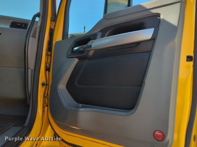 image for item NG9832 2020 Kenworth  T680 semi truck