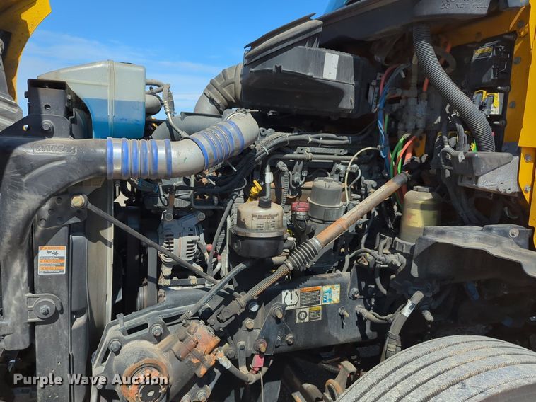 image for item NG9832 2020 Kenworth  T680 semi truck