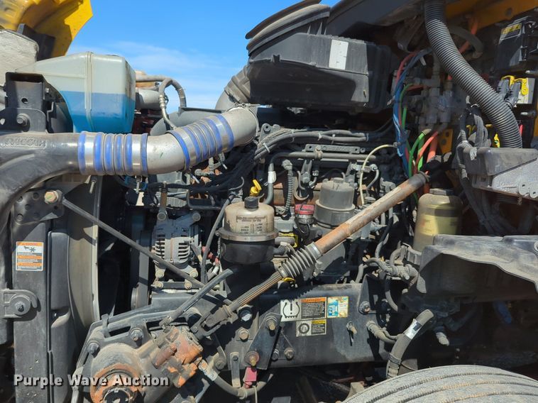 image for item NG9832 2020 Kenworth  T680 semi truck