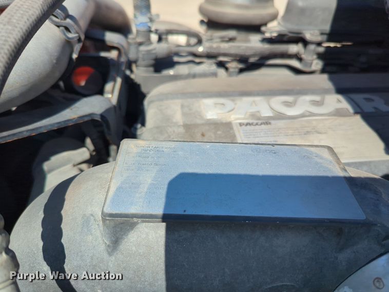 image for item NG9832 2020 Kenworth  T680 semi truck