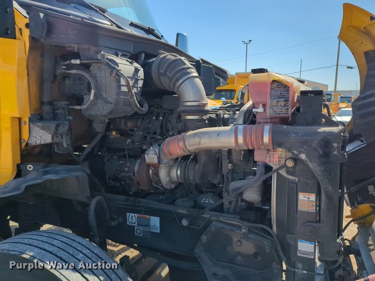 image for item NG9832 2020 Kenworth  T680 semi truck