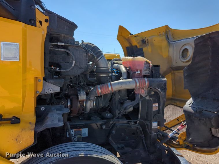 image for item NG9832 2020 Kenworth  T680 semi truck