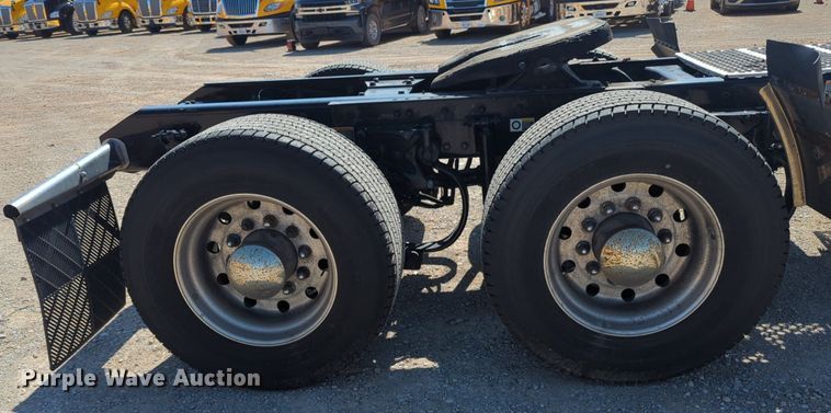 image for item NG9832 2020 Kenworth  T680 semi truck