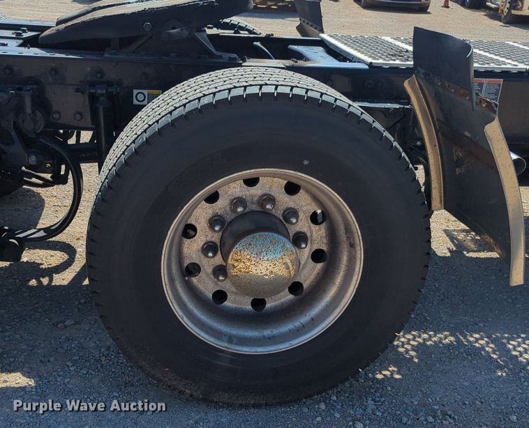 image for item NG9832 2020 Kenworth  T680 semi truck