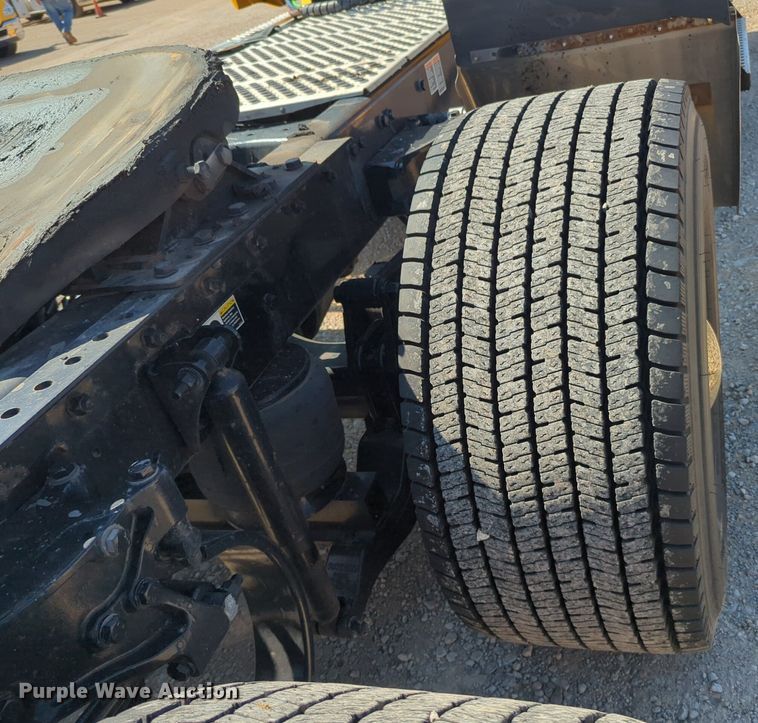 image for item NG9832 2020 Kenworth  T680 semi truck