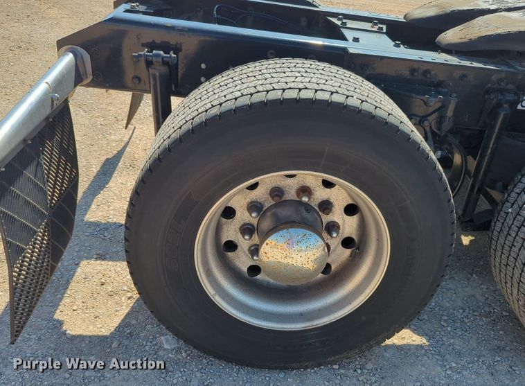 image for item NG9832 2020 Kenworth  T680 semi truck