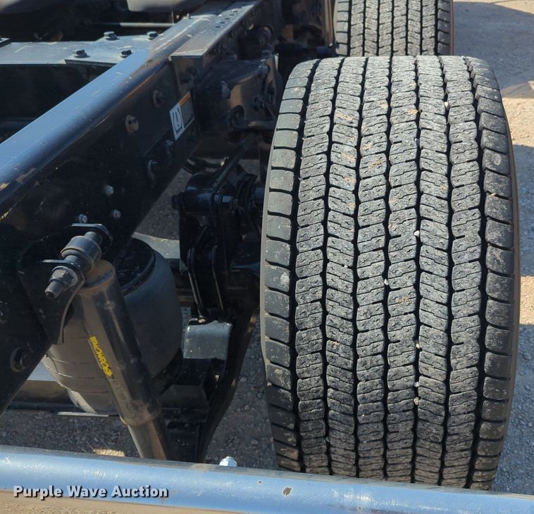 image for item NG9832 2020 Kenworth  T680 semi truck