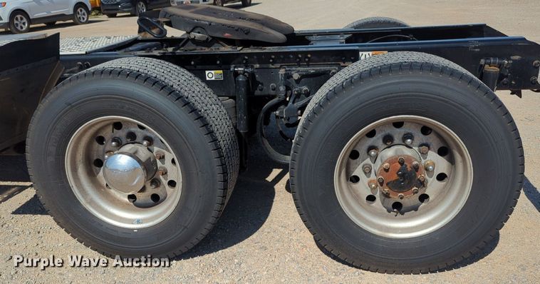 image for item NG9832 2020 Kenworth  T680 semi truck