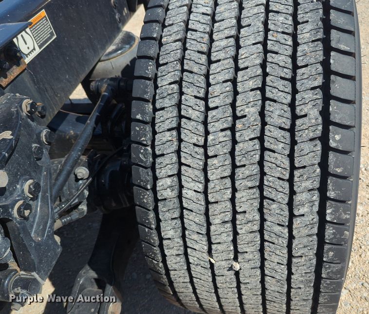 image for item NG9832 2020 Kenworth  T680 semi truck