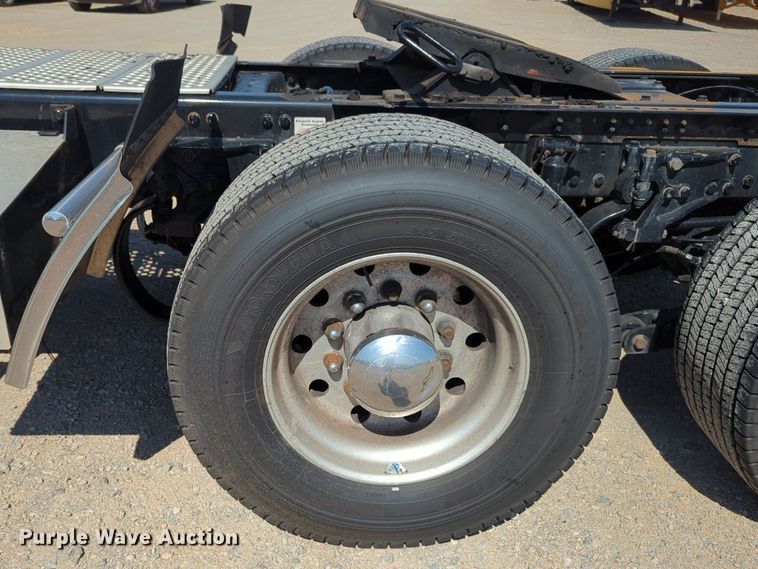 image for item NG9832 2020 Kenworth  T680 semi truck