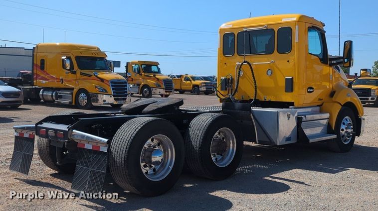 image for item NG9833 2020 Kenworth  T680 semi truck