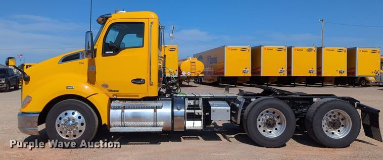 image for item NG9833 2020 Kenworth  T680 semi truck