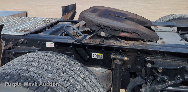 image for item NG9833 2020 Kenworth  T680 semi truck