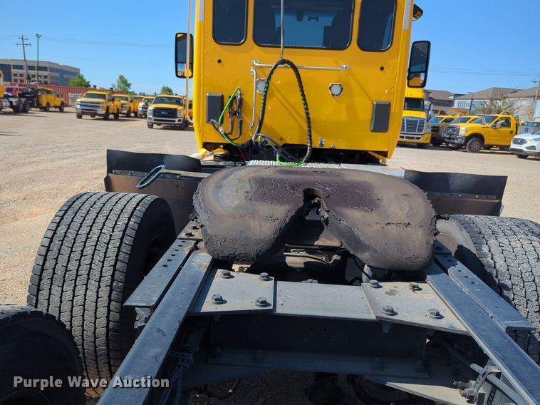 image for item NG9833 2020 Kenworth  T680 semi truck