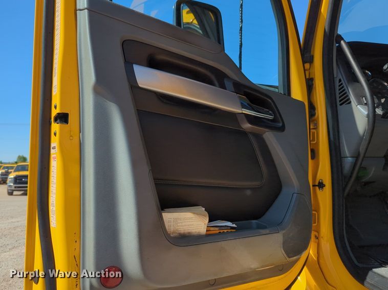 image for item NG9833 2020 Kenworth  T680 semi truck