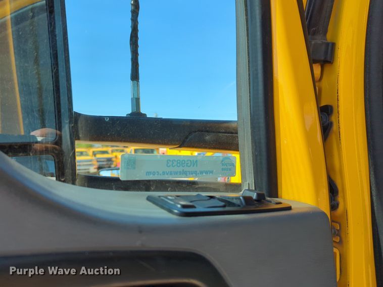 image for item NG9833 2020 Kenworth  T680 semi truck