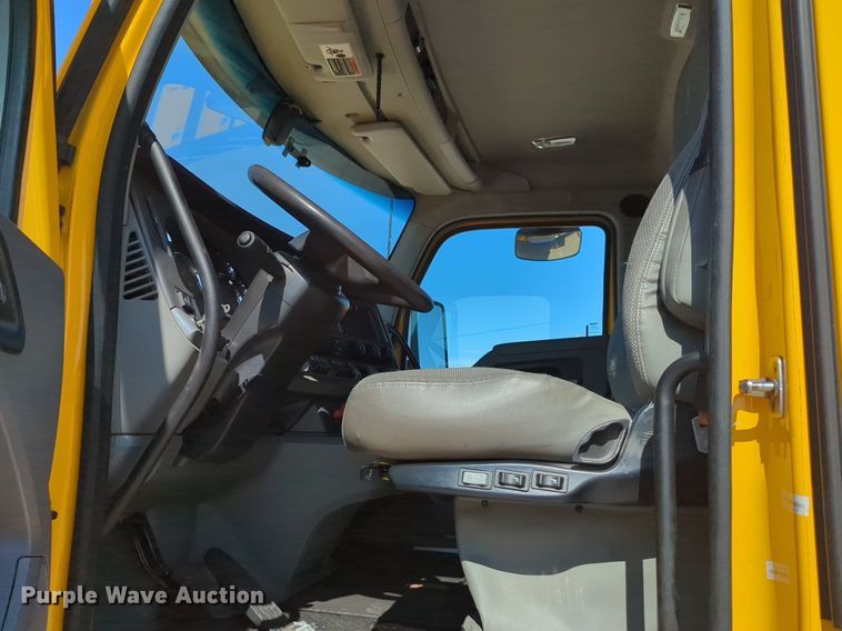 image for item NG9833 2020 Kenworth  T680 semi truck