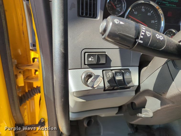 image for item NG9833 2020 Kenworth  T680 semi truck