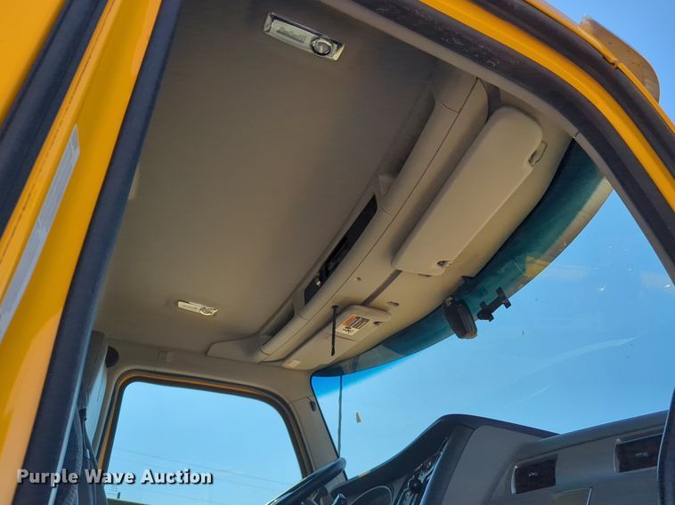 image for item NG9833 2020 Kenworth  T680 semi truck