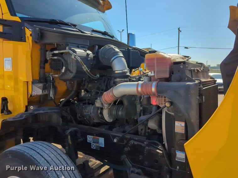 image for item NG9833 2020 Kenworth  T680 semi truck