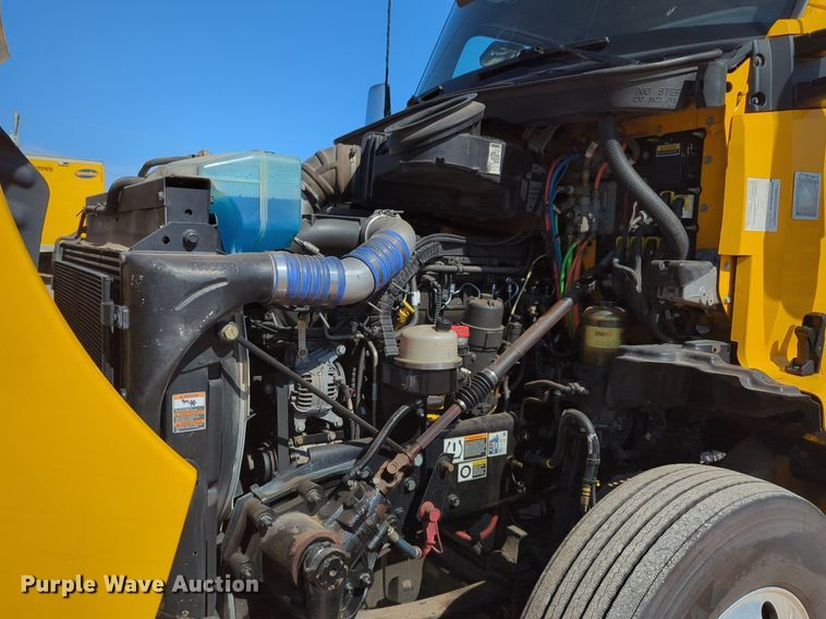 image for item NG9833 2020 Kenworth  T680 semi truck