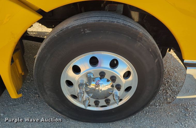 image for item NG9833 2020 Kenworth  T680 semi truck