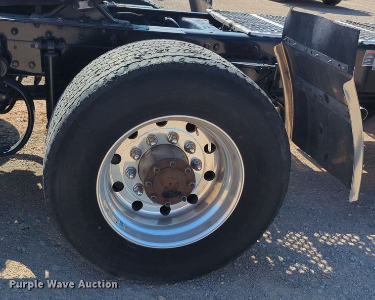 image for item NG9833 2020 Kenworth  T680 semi truck