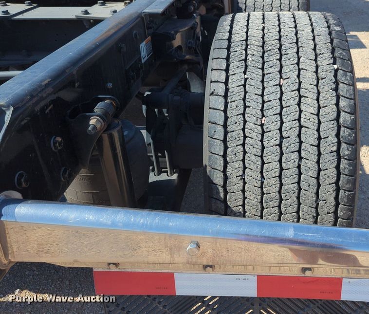 image for item NG9833 2020 Kenworth  T680 semi truck