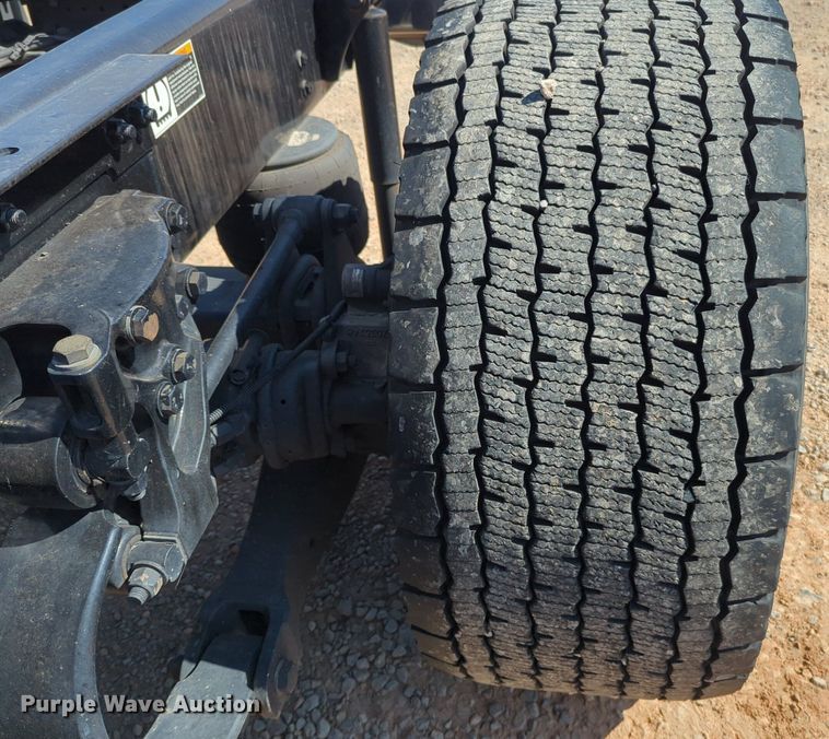 image for item NG9833 2020 Kenworth  T680 semi truck