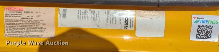 image for item NG9833 2020 Kenworth  T680 semi truck