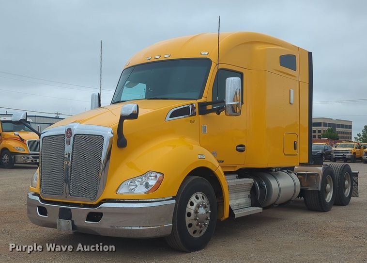 image for item NG9835 2019 Kenworth T680 semi truck