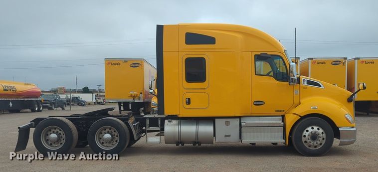 image for item NG9835 2019 Kenworth T680 semi truck