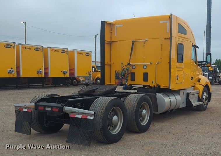 image for item NG9835 2019 Kenworth T680 semi truck