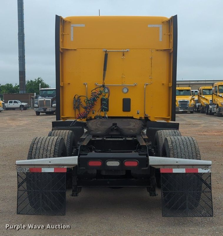image for item NG9835 2019 Kenworth T680 semi truck