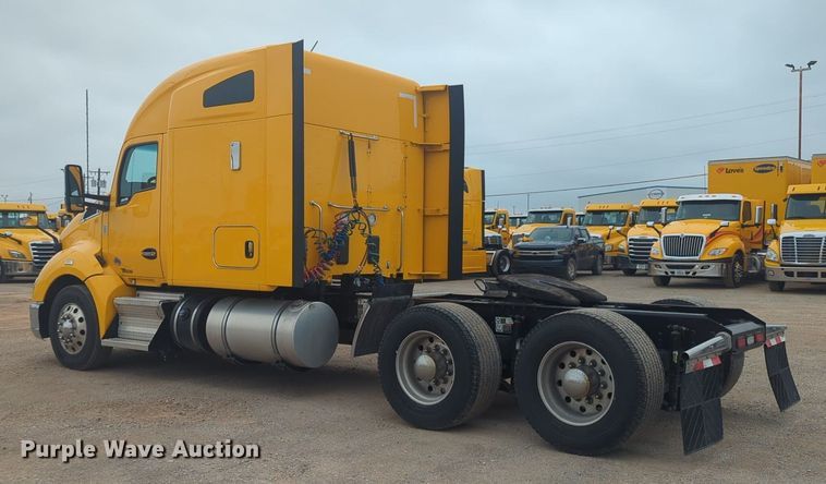 image for item NG9835 2019 Kenworth T680 semi truck