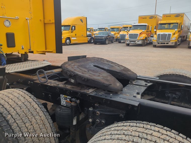 image for item NG9835 2019 Kenworth T680 semi truck