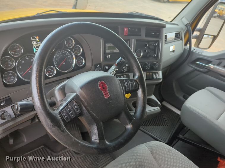 image for item NG9835 2019 Kenworth T680 semi truck