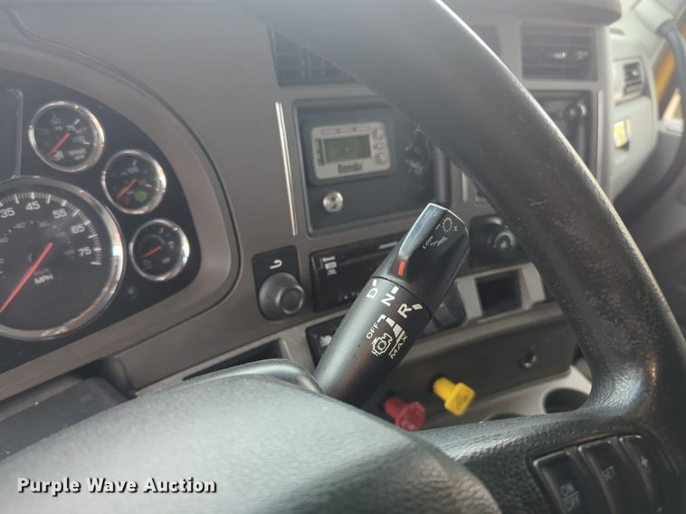 image for item NG9835 2019 Kenworth T680 semi truck