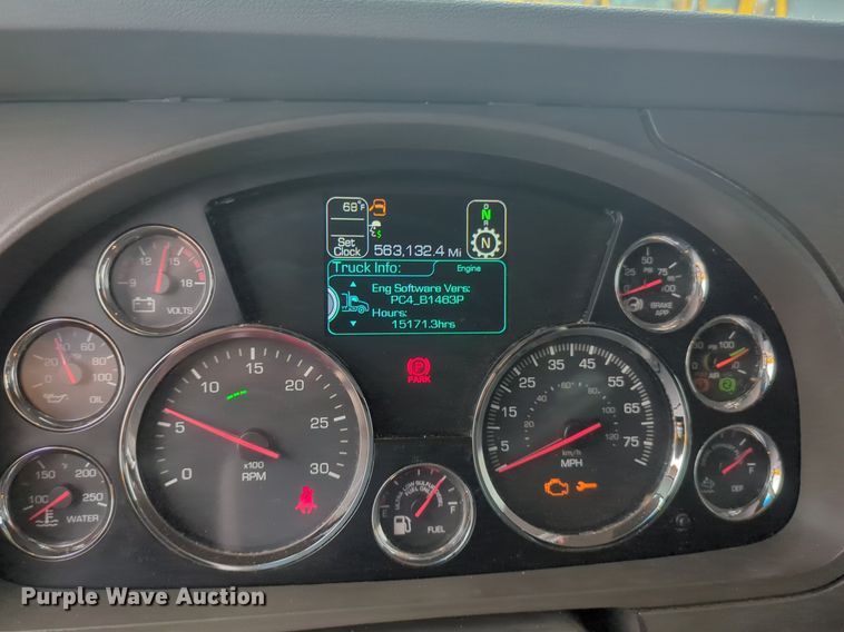 image for item NG9835 2019 Kenworth T680 semi truck